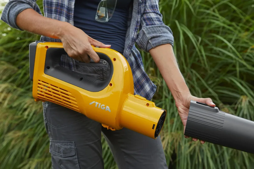 Battery-Battery Blower BL 100e (Incl. Battery with Charger)