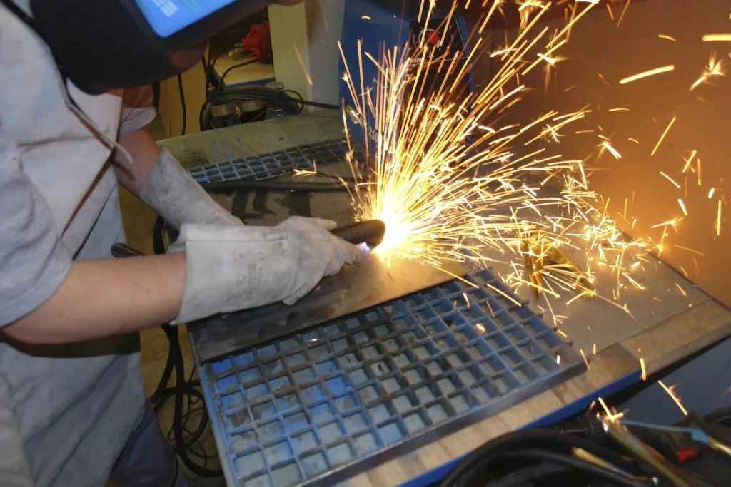 Electrode welding machine GE 145W with welding glove