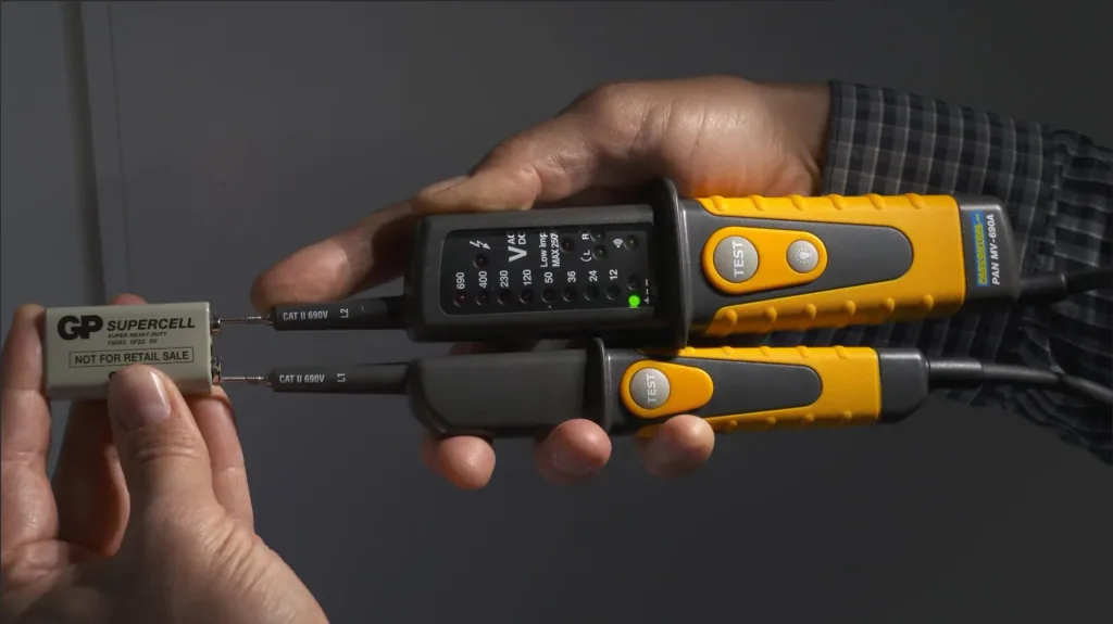 Voltage & continuity tester 690V AC/DC with LED and rotating field display