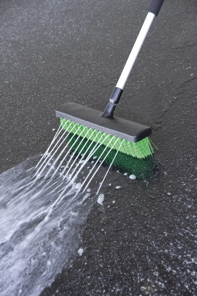 Water broom “Aquaclean”, green/black