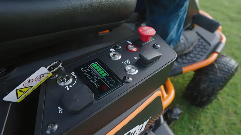 Cordless ride-on mower 56 V LFP