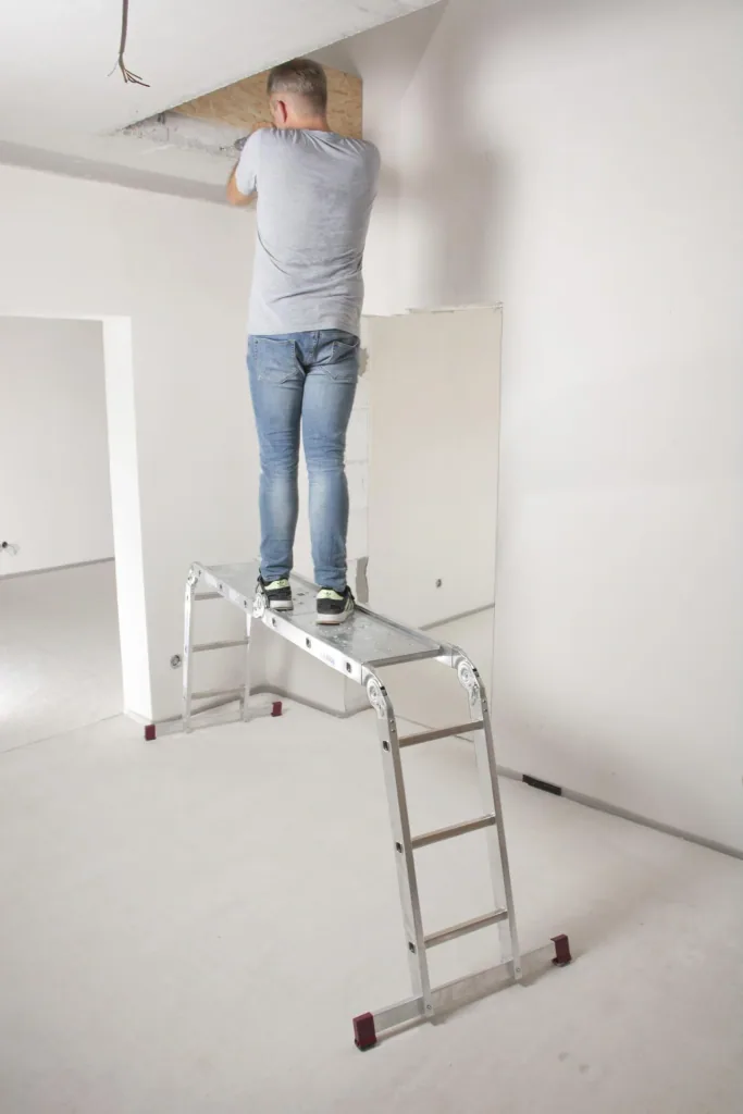 Universal 4-in-1 articulated rung ladder