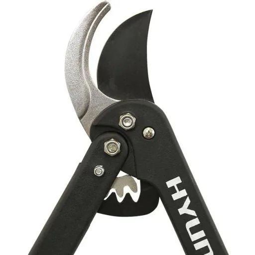 Nylon fiber pocket scissors bypass