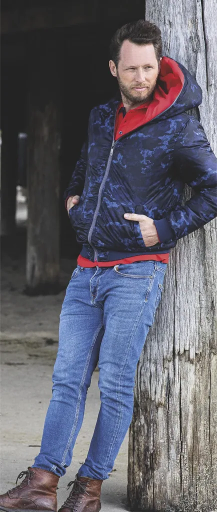 Reversible jacket, color navy/red, size M