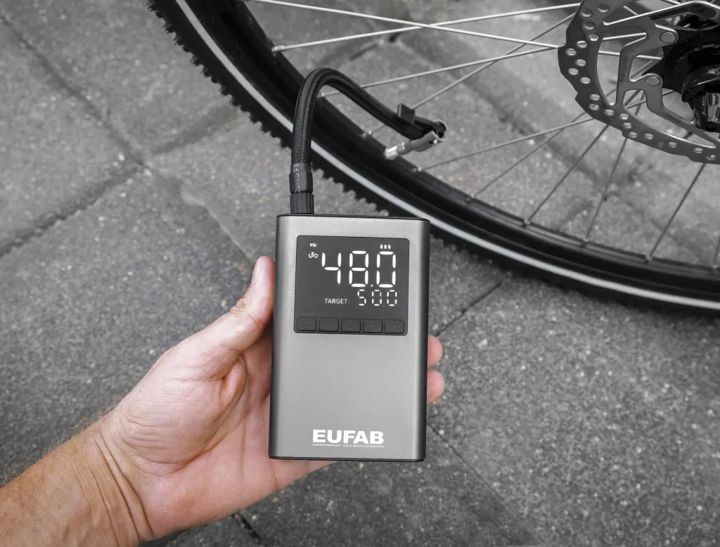 Mini compressor, rechargeable