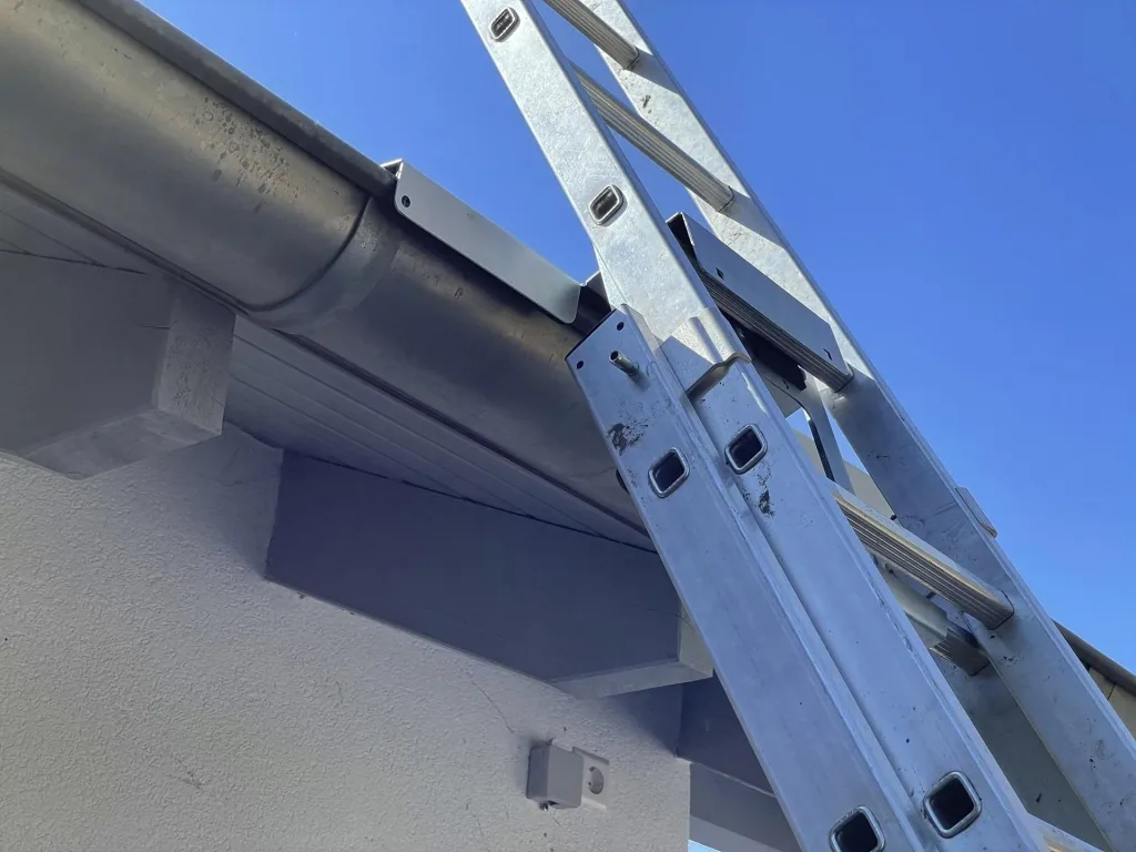Ladder head safety device