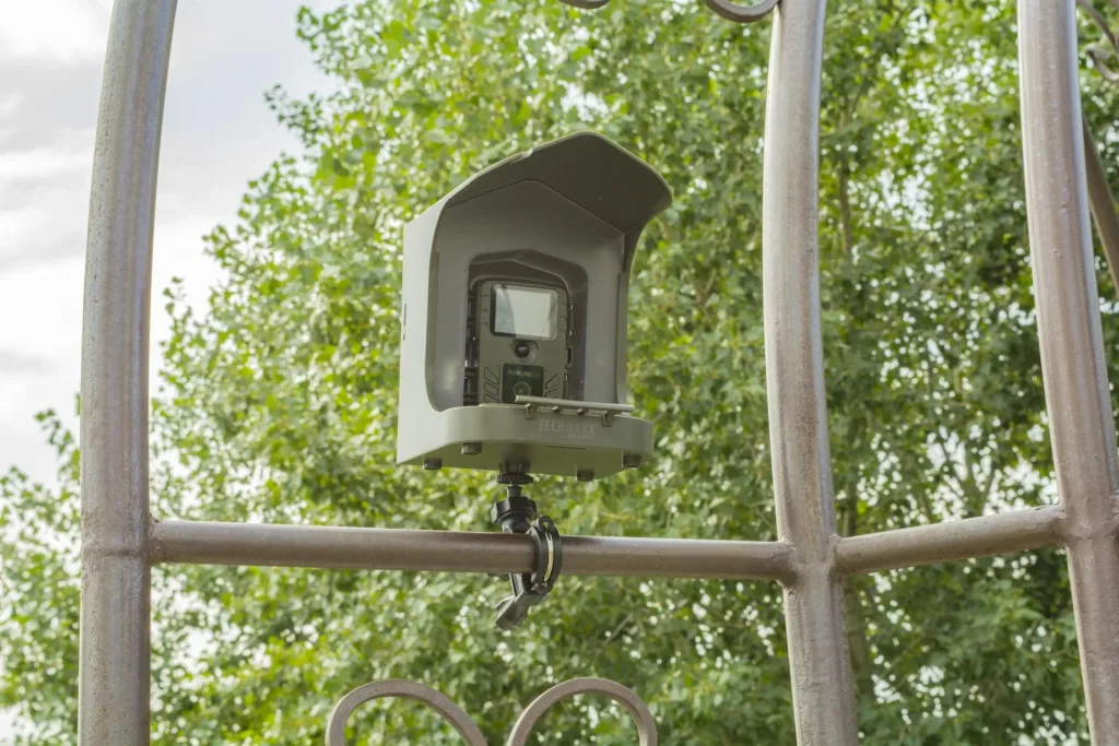 Full HD camera for bird and small animal observation with PIR sensor, microphone and speaker