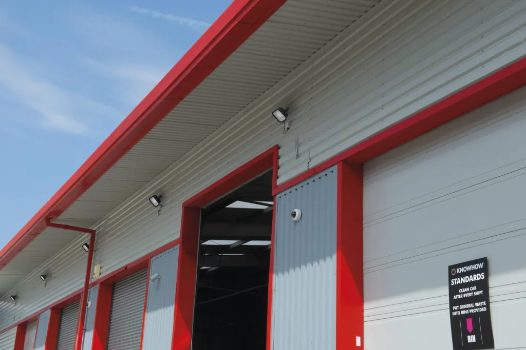 LED facade spotlight with 155 watts, 16,000 lumens