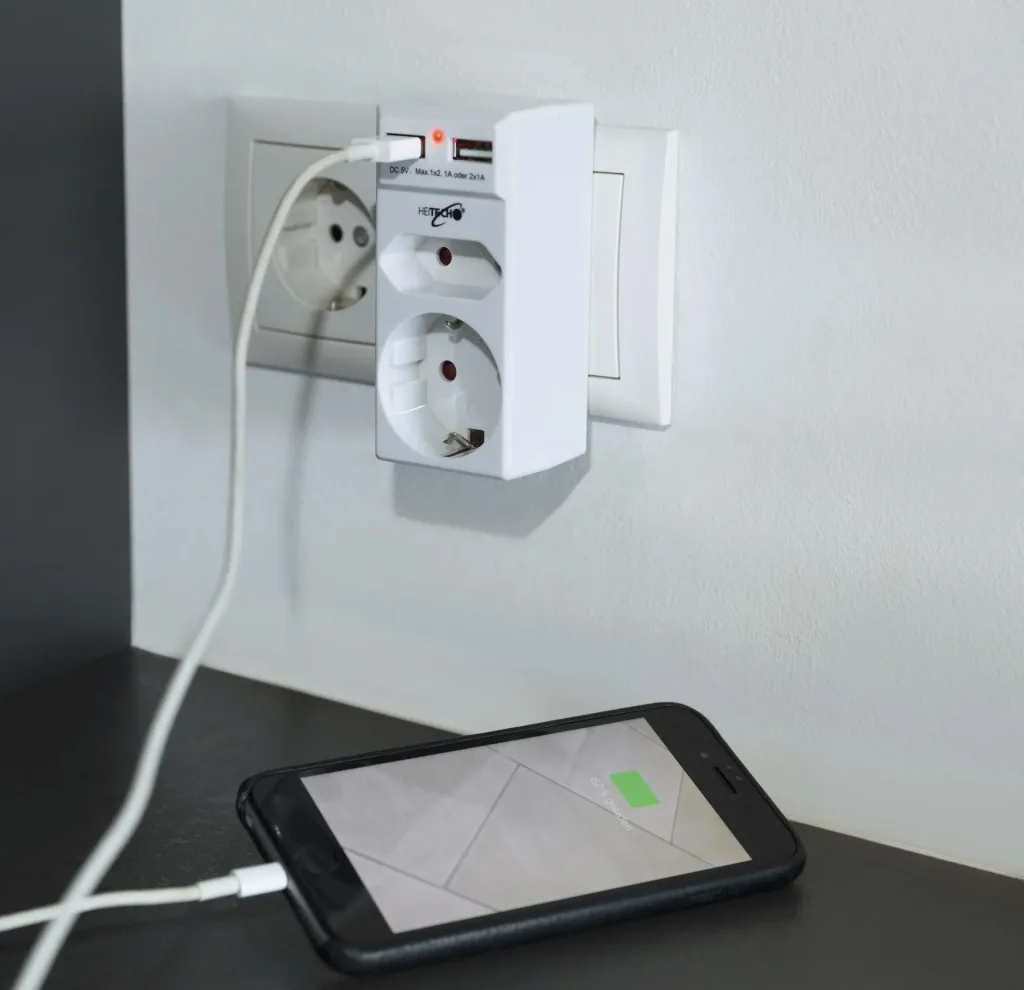 2-way socket adapter with 2 USB charging ports