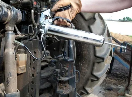 One-hand grease gun for left- and right-handed users