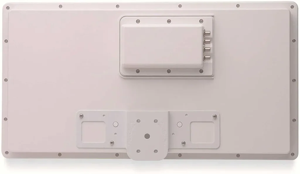 Sat flat antenna with replaceable Quattro LNB