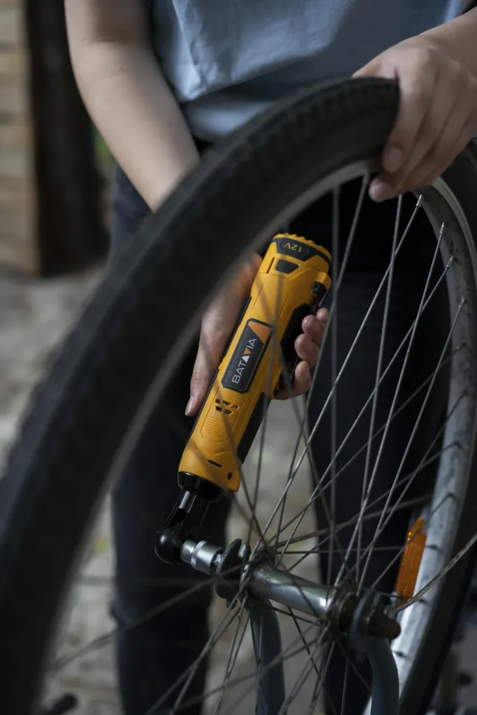 Clé à cliquet 12 V (sans batterie ni chargeur)