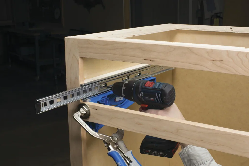 Drawer pull-out assembly aid