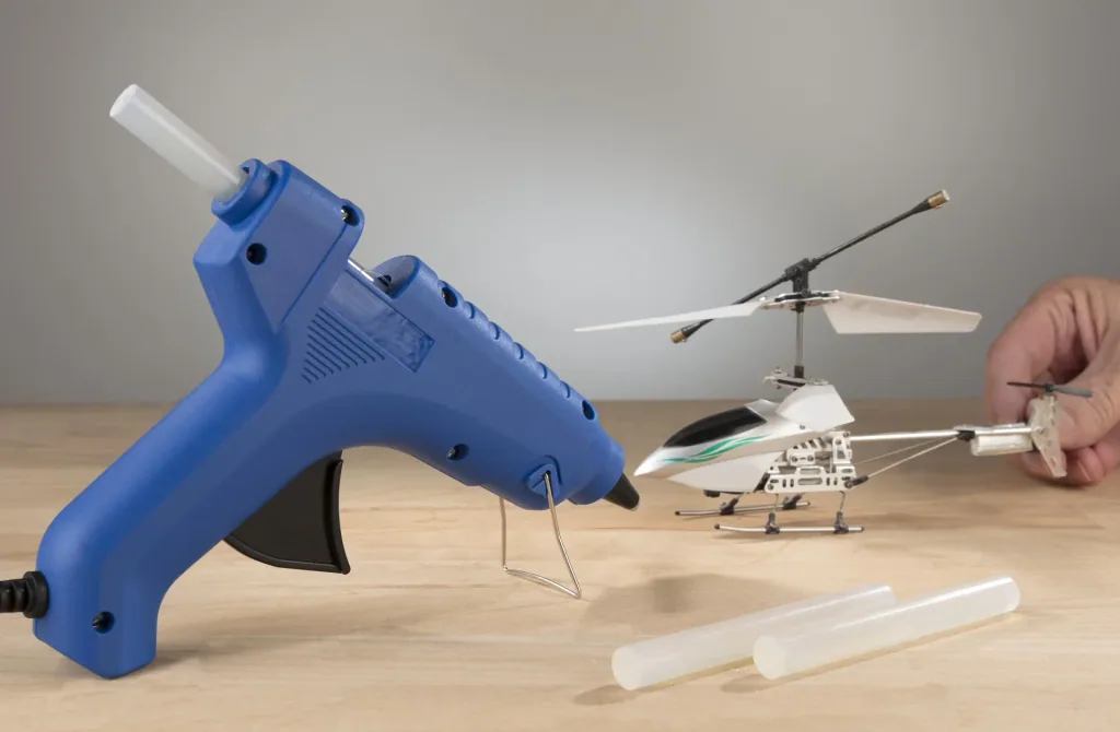Hot glue gun KP 40 with accessories in a case