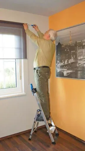 Safepro stepladder (aluminium) with 2 steps and safety bar