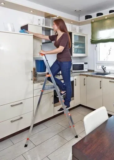 Stepladder with 2 steps plus platform