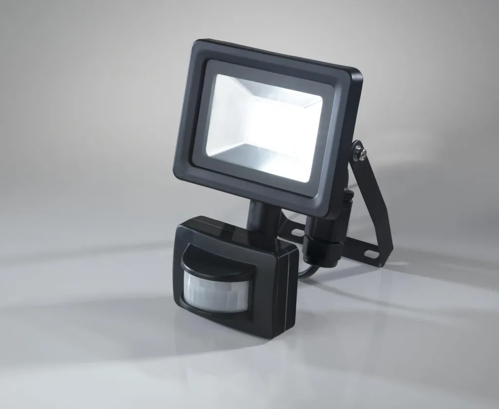 LED floodlight with motion detector, 10 watts, 800 lumens, IP44