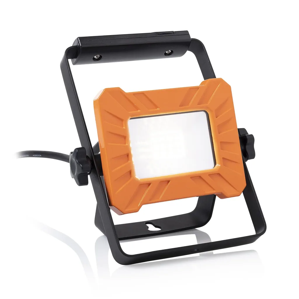 LED work light with bracket, 1000 lumens, IP65