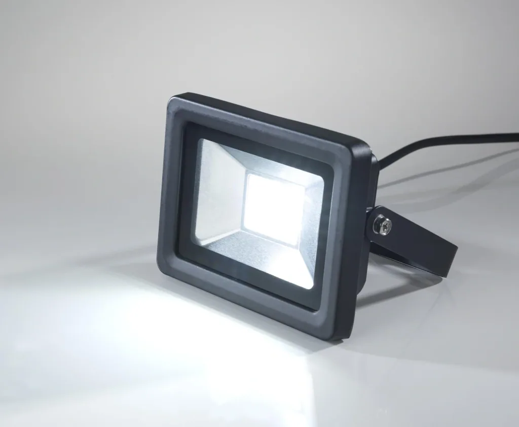 LED floodlight with motion detector, 100 watts, 8000 lumens, IP44