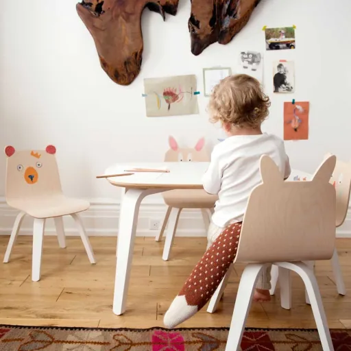 Oeuf chaise enfant lapin noix avec blanc