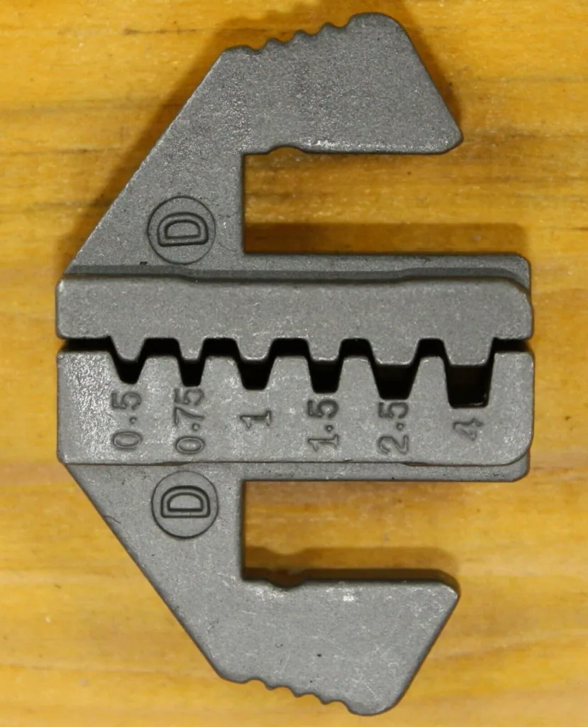 Pince à sertir multifonction 6 en 1