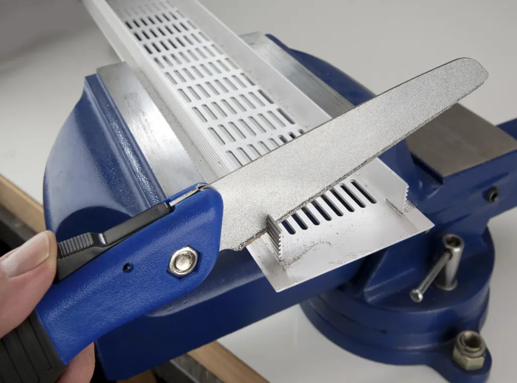 Scie multifonction, pliable