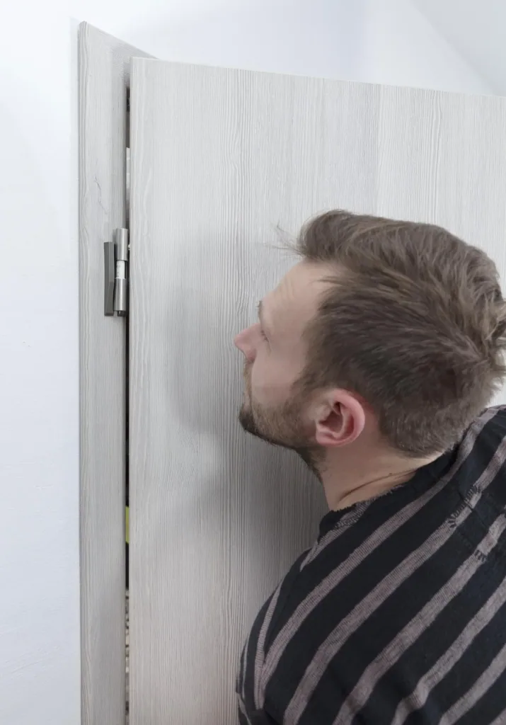 Aide à l'installation de porte