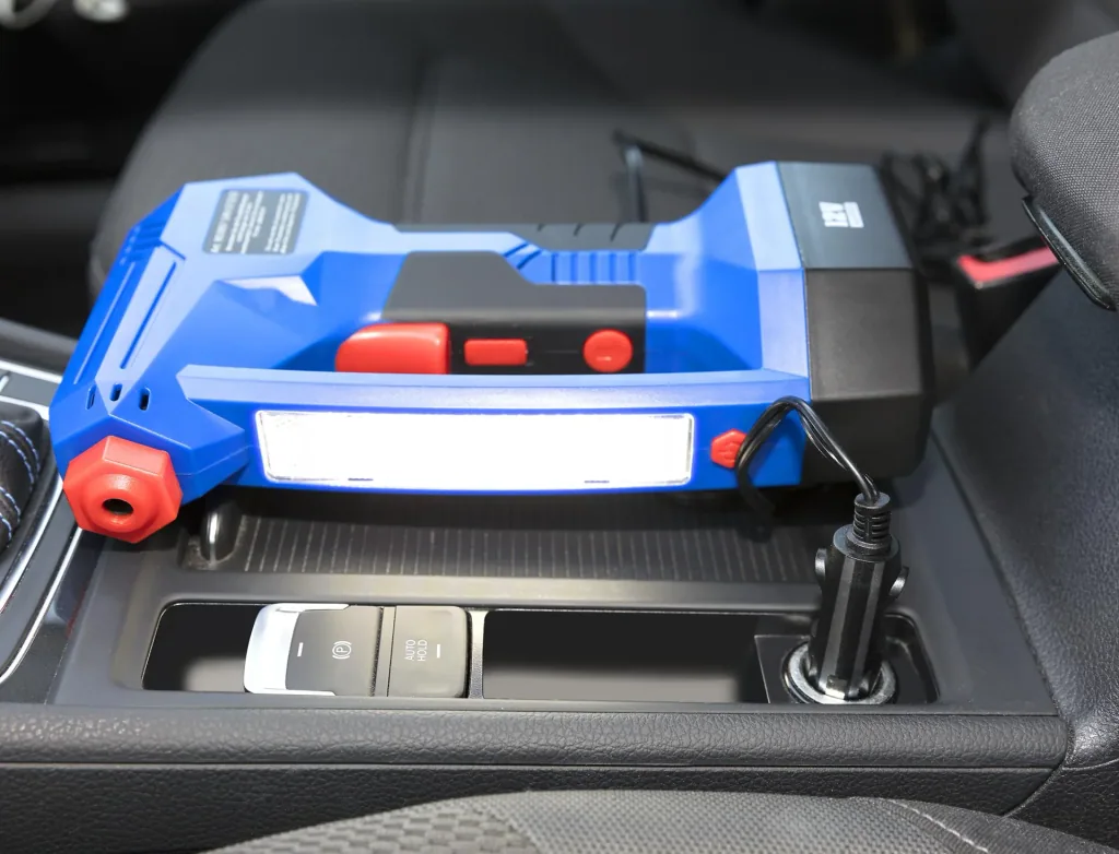 12 Volt battery-powered air pump - with work and warning light - "Hybrid"