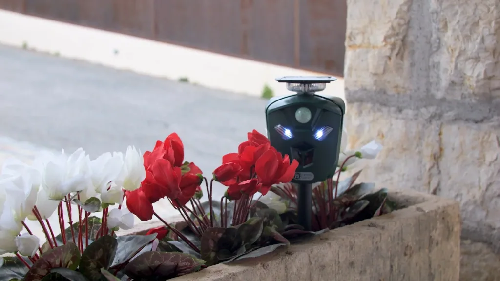 Répulsif pour animaux à ultrasons + flash "360"