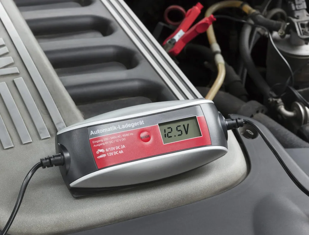 Chargeur LCD Smart 6/12 Volts