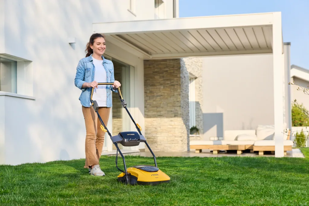Cordless hover mower AERO 132e