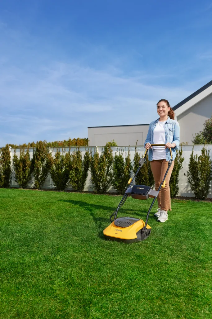 Cordless hover mower AERO 132e