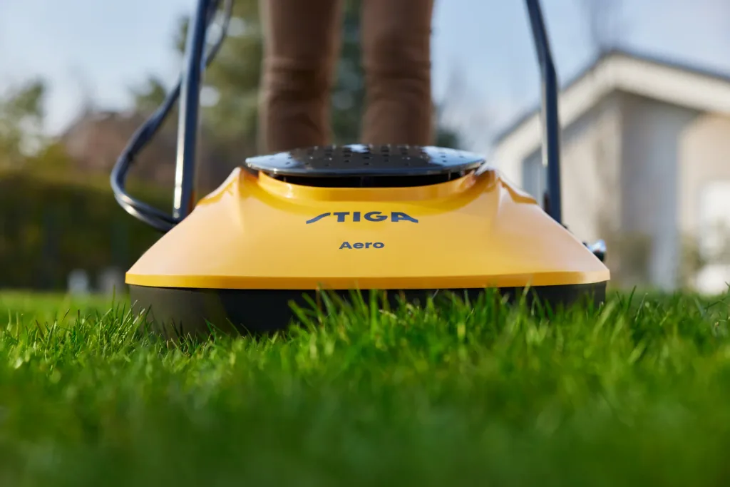 Cordless hover mower AERO 132e