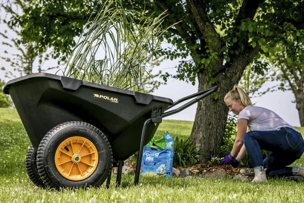 Brouette Cub Cart 198L 71×127×74 cm Noir – 181 kg de charge utile, roues en caoutchouc plein