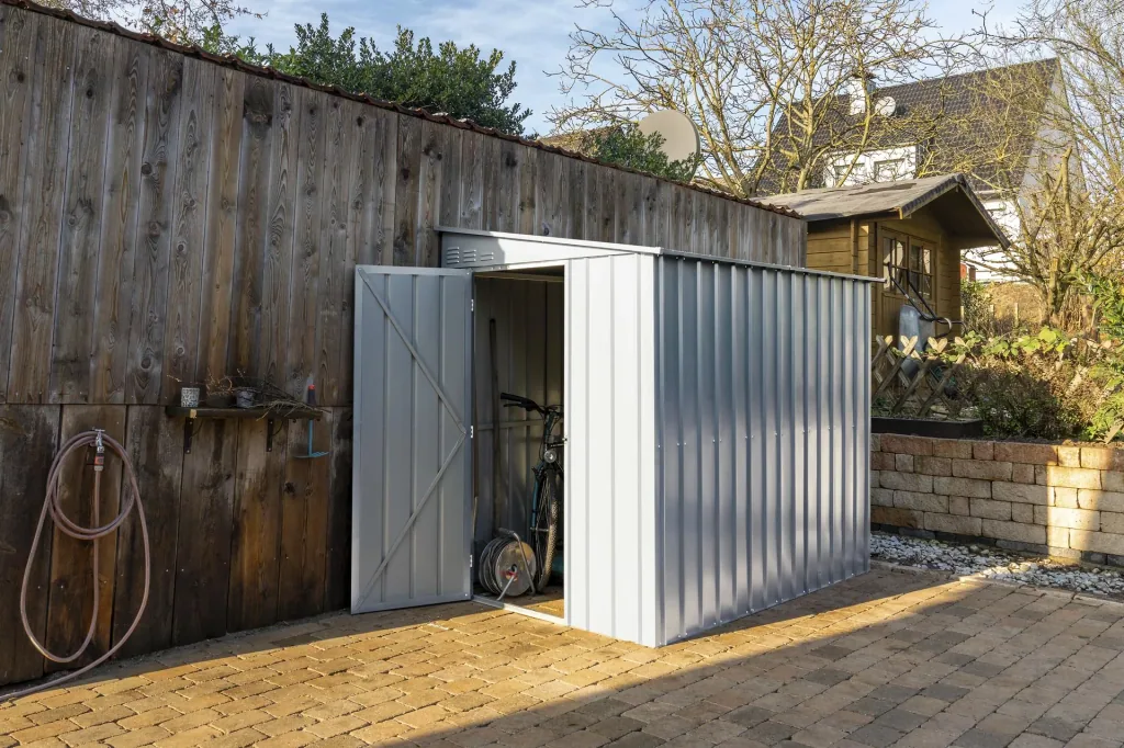 Tool shed wall decoration Lean To 58, silver metallic