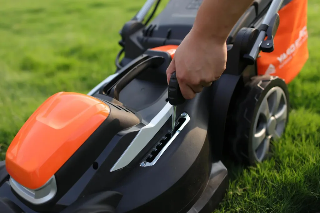 LM G37A 40 V cordless lawn mower