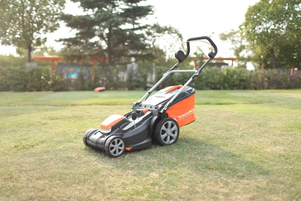 LM G37A 40 V cordless lawn mower