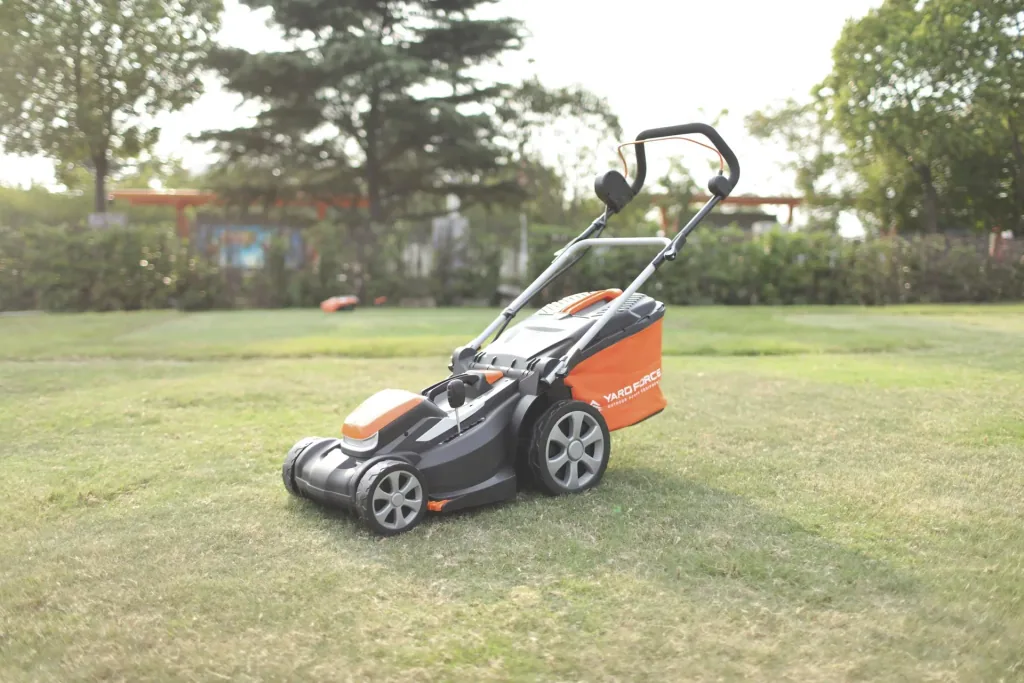 LM G37A 40 V cordless lawn mower