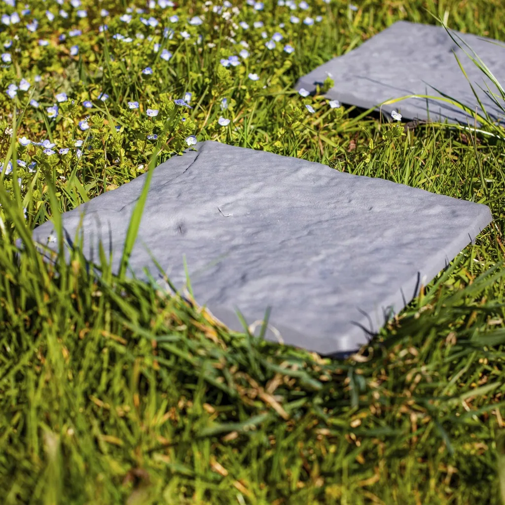 Stone look paving slabs in a set of 4