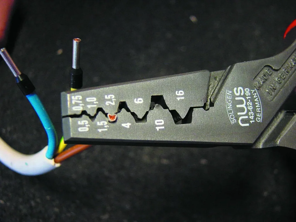 Wire end ferrules crimping pliers up to 16 mm²