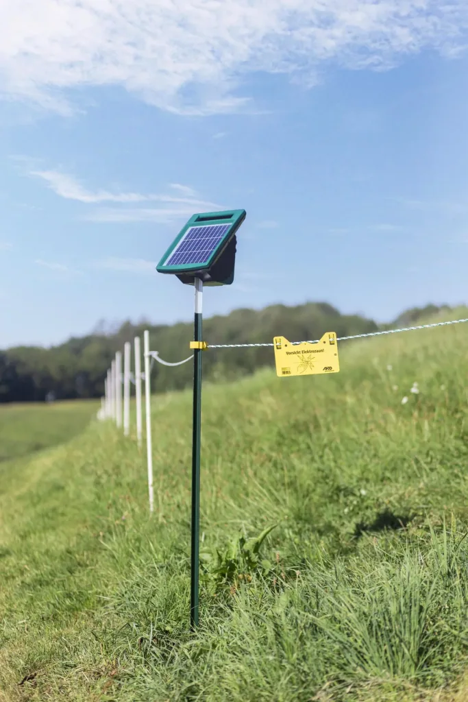 SunPower S1000 electric fence energizer