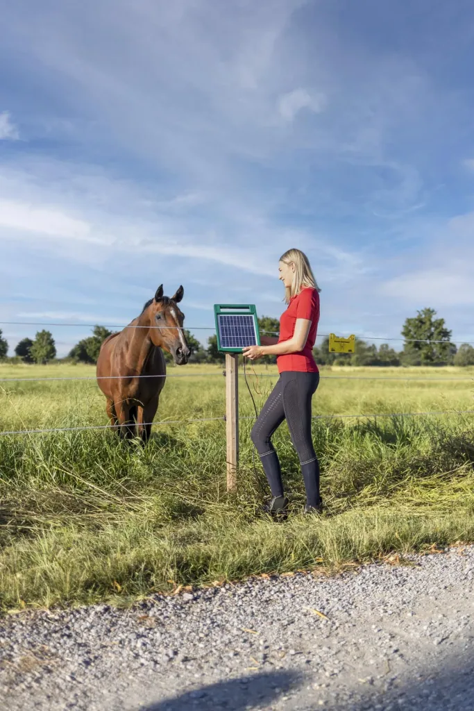SunPower S1000 electric fence energizer