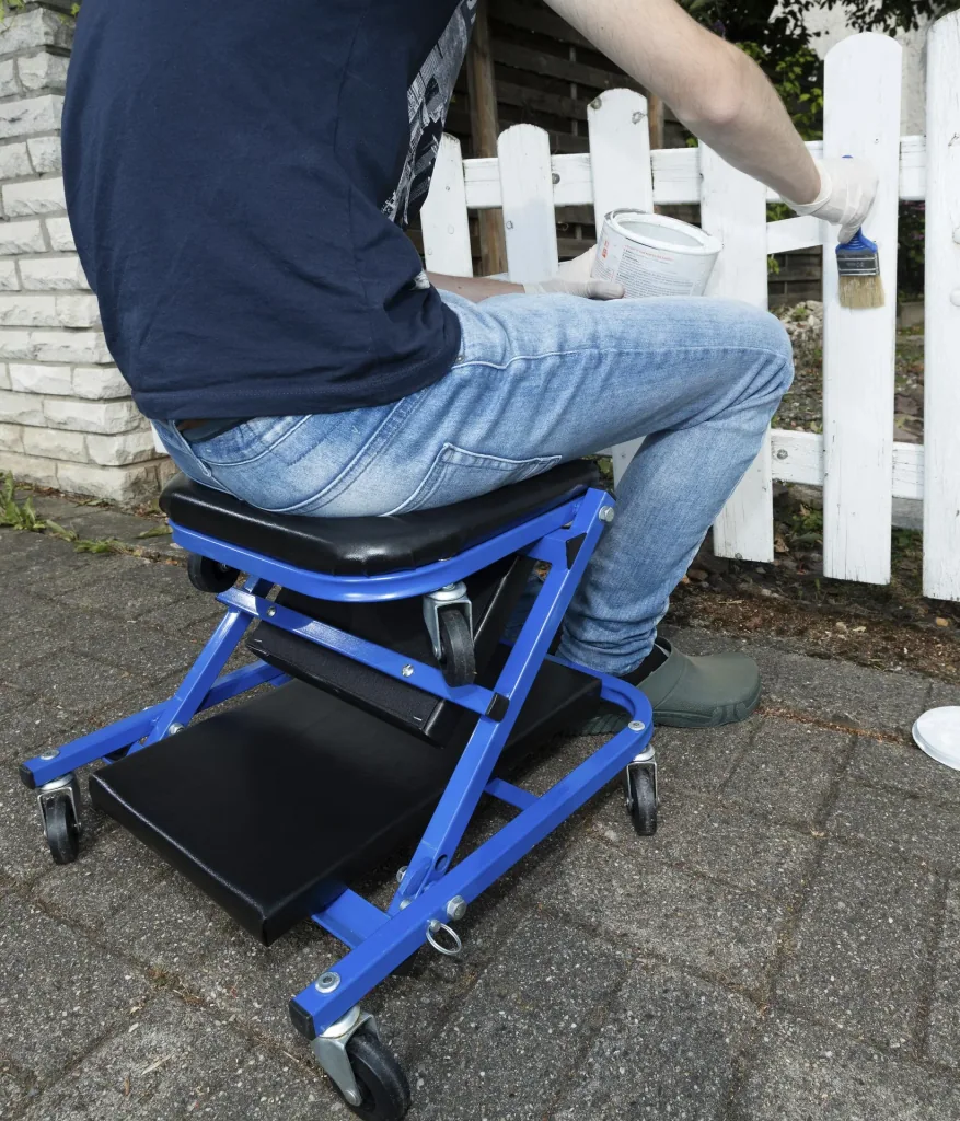Assembly stool and rolling board 2 in 1