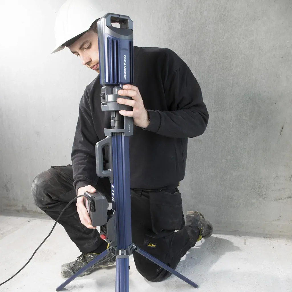 Handheld floodlight TOWER LITE CAS