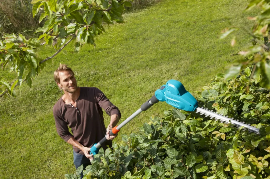 Electric telescopic hedge trimmer THS 500/48