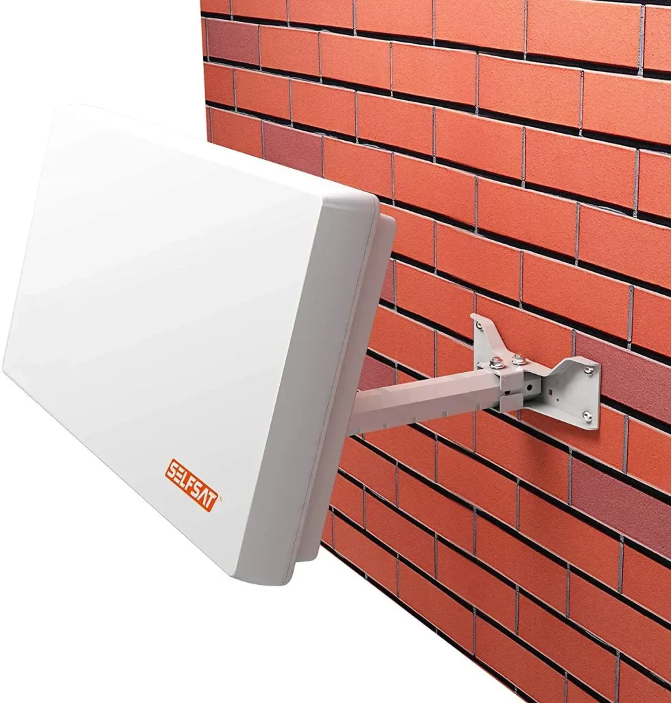 Sat flat antenna with twin LNB