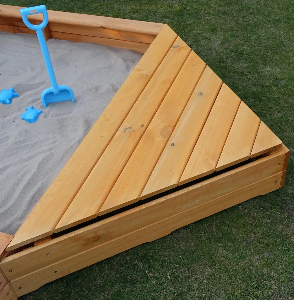 Bug box for sandpit MULTI
