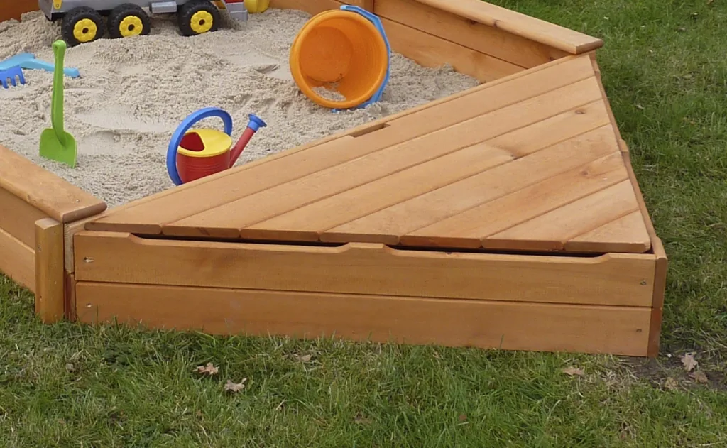 Bug box for sandpit MULTI