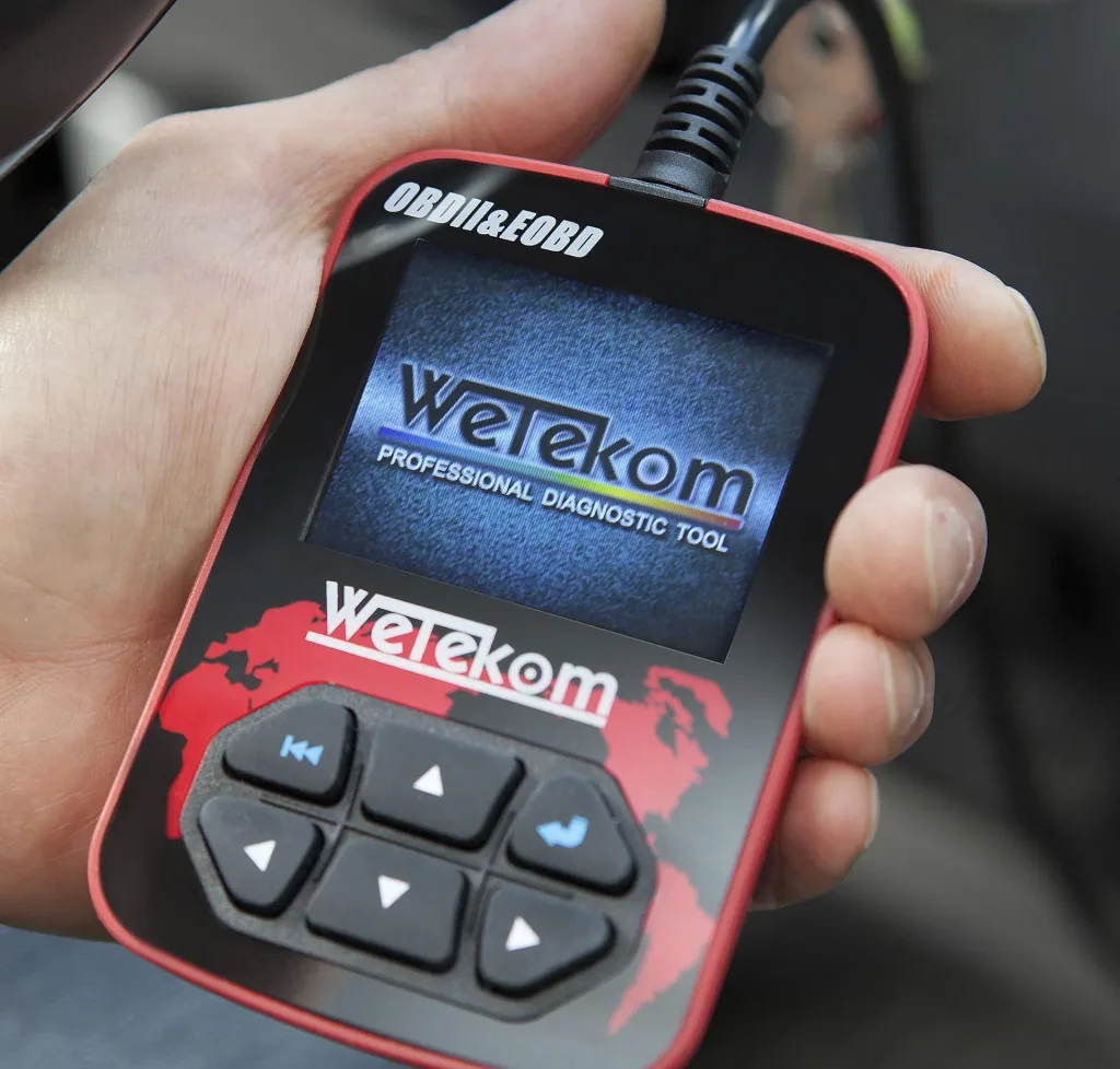 OBDII diagnostic scanner with color display