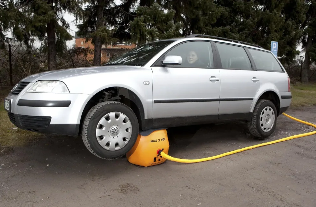 Balloon car jack AUTO LIFT